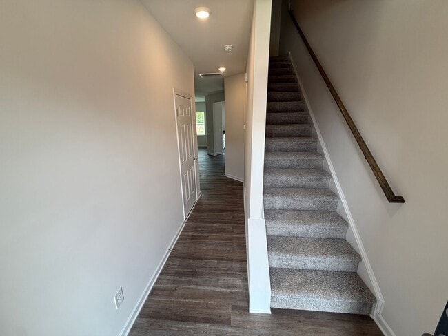 Building Photo - Brand New home in York!