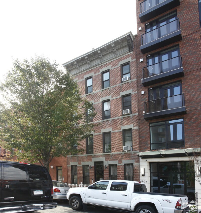 The allen House Apartments in Long Island City, NY