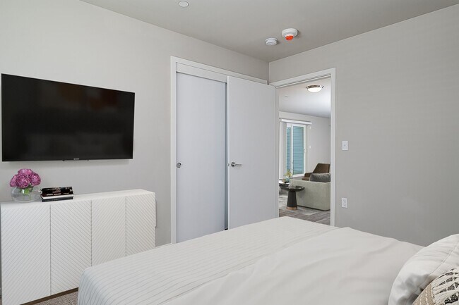 Foto del edificio - BRAND NEW 2 Bed 1 Bath Available Today! HU...