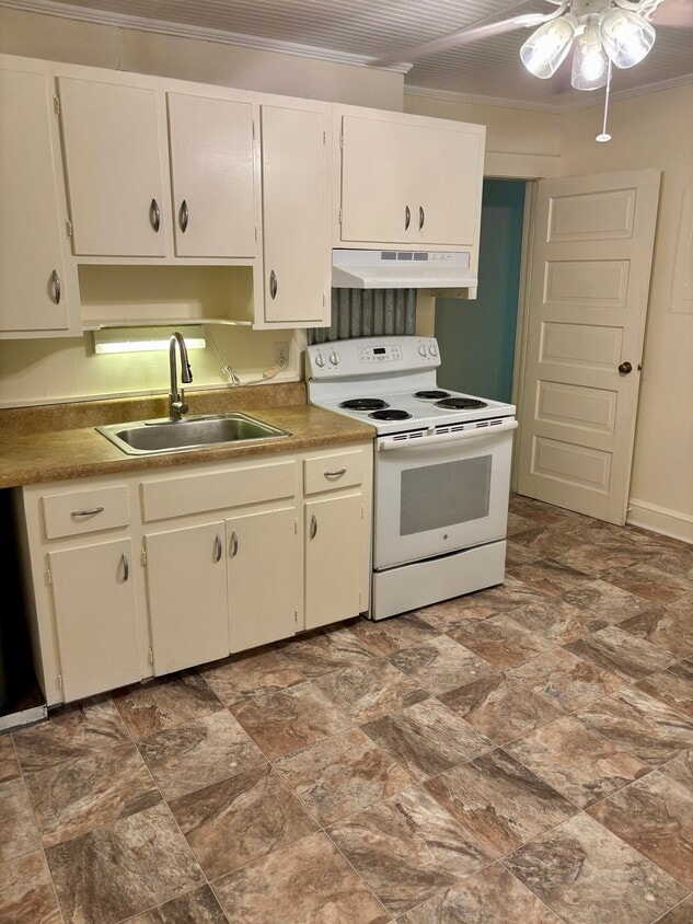Kitchen - 1017 N Broad St