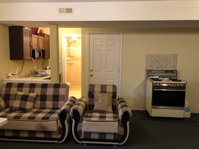 Building Photo - 176 Netherland Ave