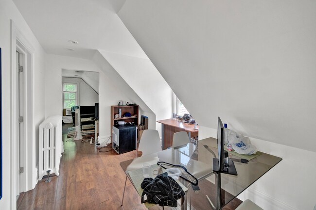 Foto del edificio - 2026 Maple Ave