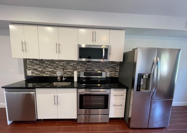 Photo - 615 N 11th St Apartment