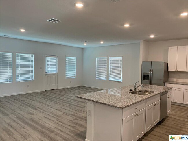 Building Photo - 415 Fig Tree St