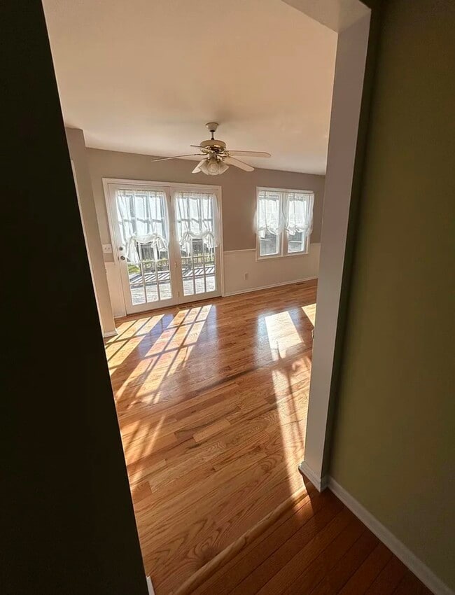 Building Photo - 48 E Pointe