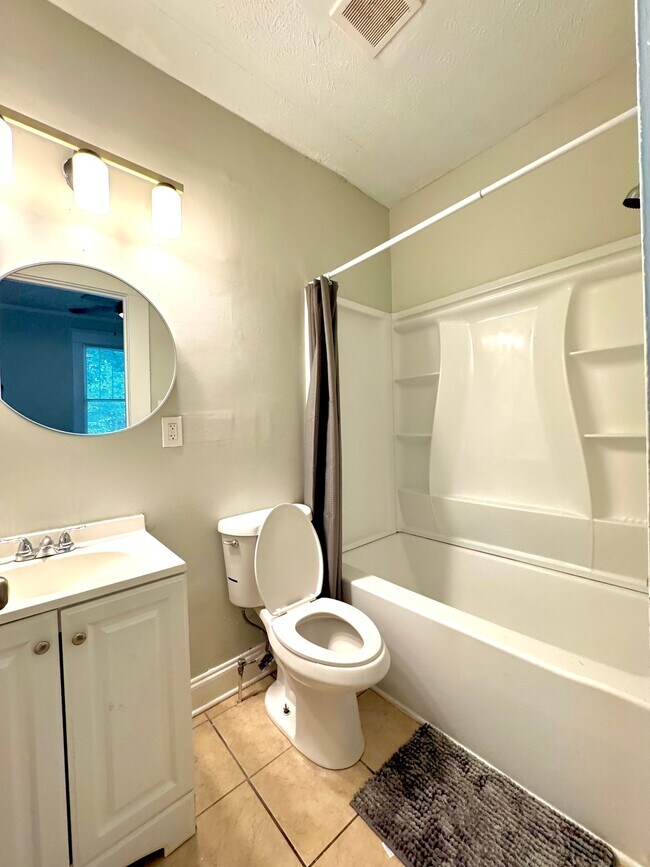 Foto del edificio - 658 Cascade Ave SW