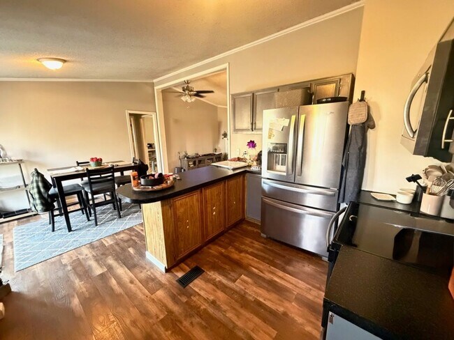 Foto del edificio - 2406 Robin Rd