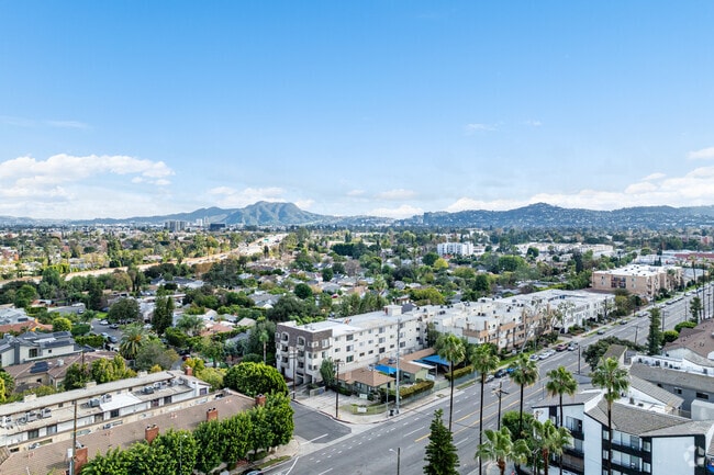 Building Photo - Chateau Emelita Apartments