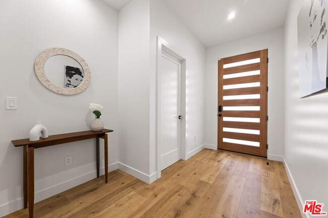 Building Photo - 5118 Laurel Canyon Blvd