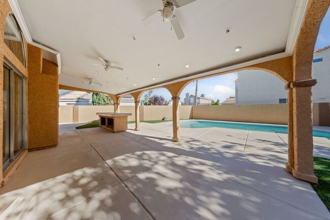 Foto del edificio - 3-Bedroom Home with Pool and RV Parking – ...