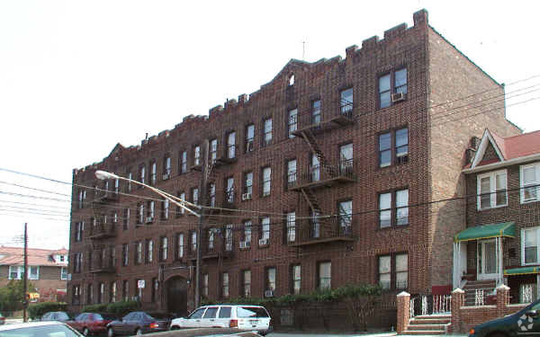 Building Photo - 155 E 51st St