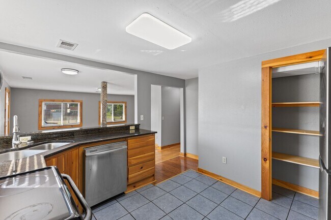 Foto del edificio - 102 Bacon Rd