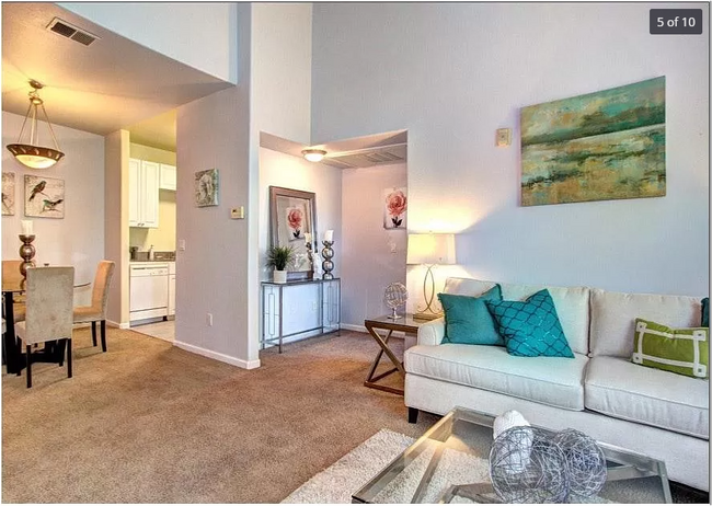 Living/Dining/Kitchen - 453 E Okeefe St