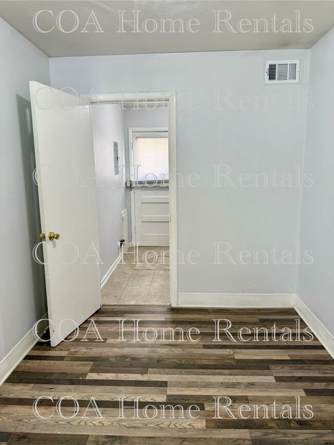 Building Photo - North East duplex