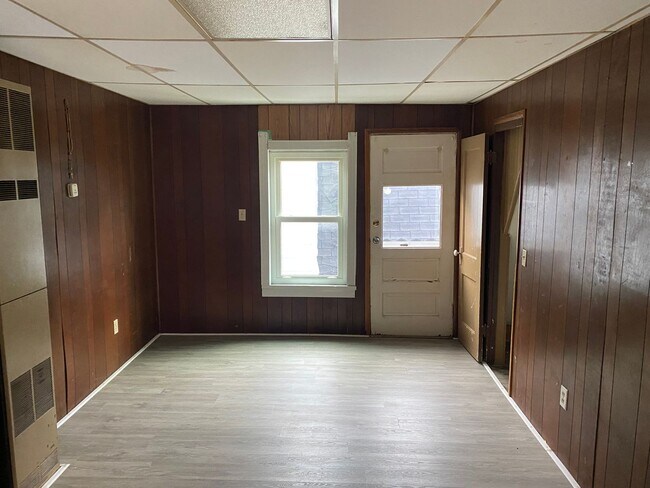 Foto del edificio - 1221 Varland  Ave