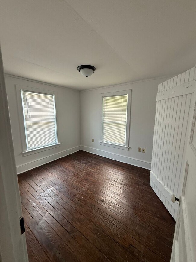 Building Photo - 1335 Edenville Rd