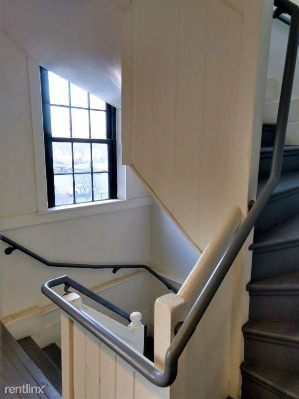 Building Photo - 1 br, 1 bath Apartment - 555 Roosevelt Ave
