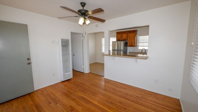 Foto del edificio - 2nd Floor 1 bedroom 1 bath apartment in PB - 1 CAR GARAGE