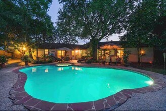 Building Photo - 2526 Creekway Cir