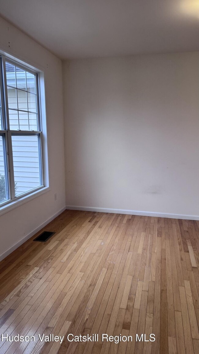 Foto del edificio - 245 Buttonwood Way