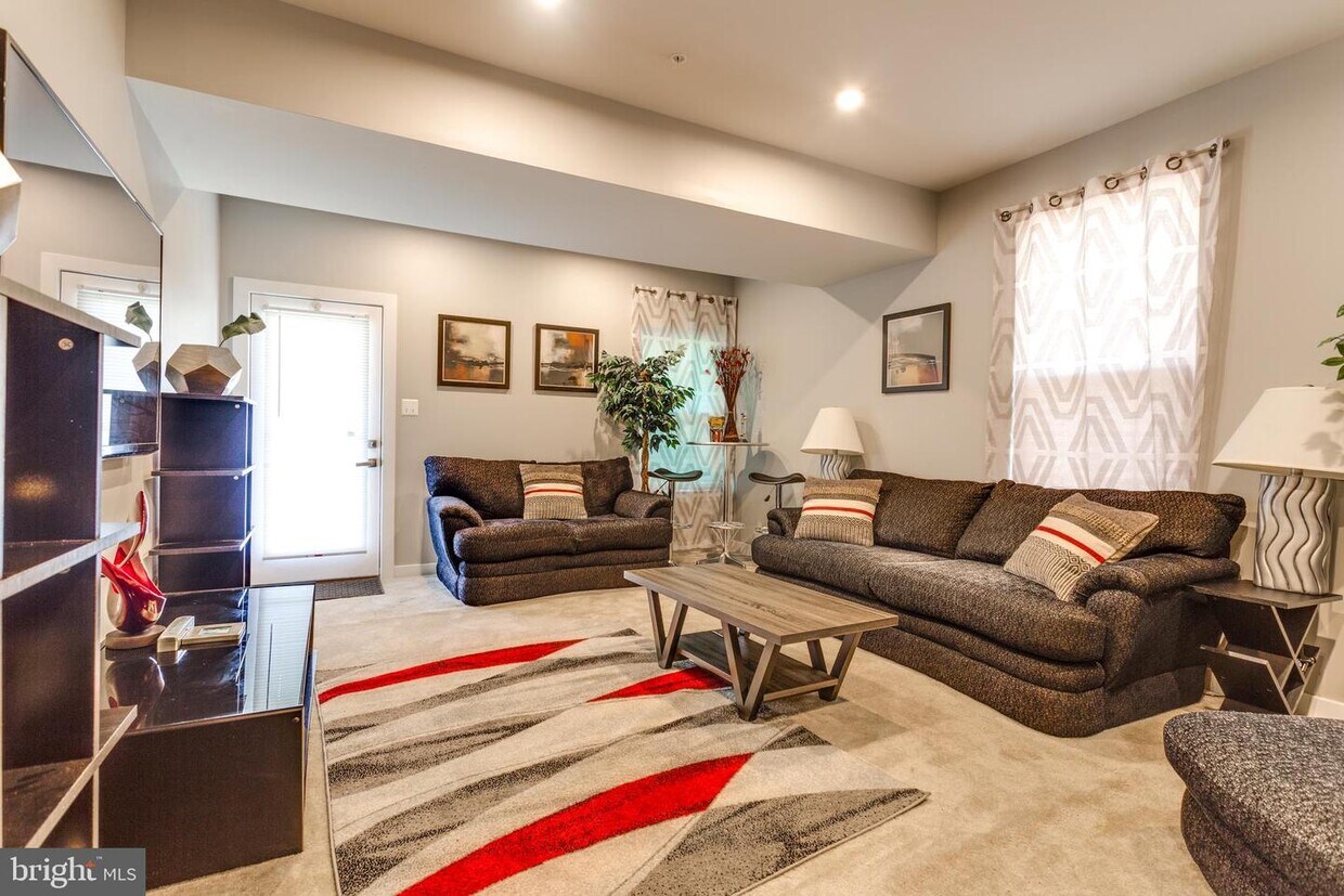 Foto principal - 3705 Marlborough Pl