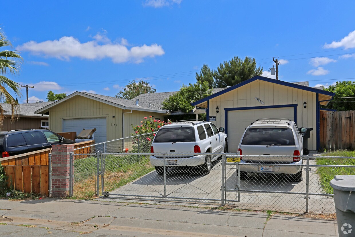 Primary Photo - 3172-3228 Western Ave