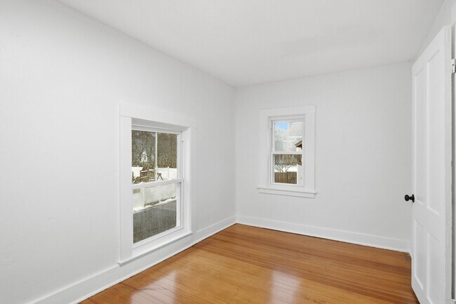 Foto del edificio - 7 Day Ave