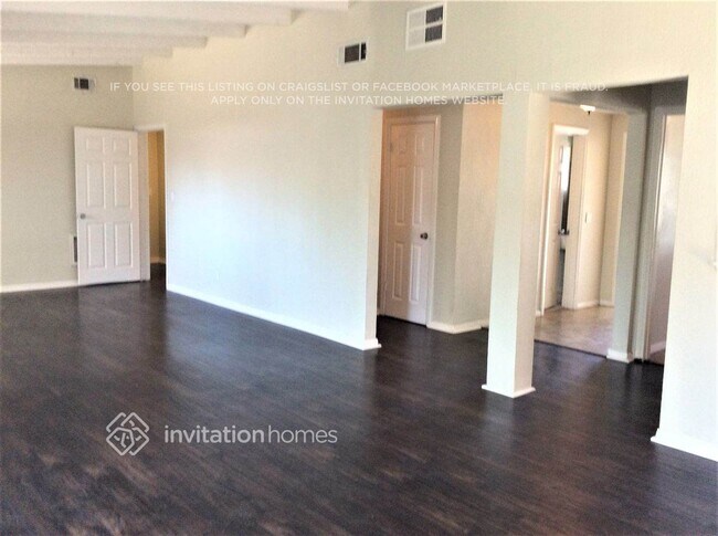 Foto del edificio - 7715 Bluebell Ave