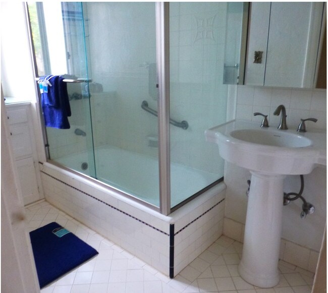 bathroom - 1028 W 18th St