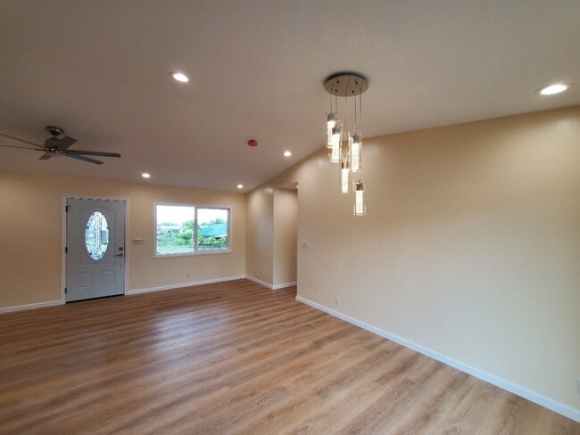 Building Photo - 16-2084-2084 Hanale Dr