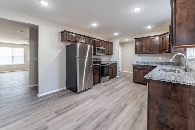 Building Photo - Oakwood Heights Townhomes