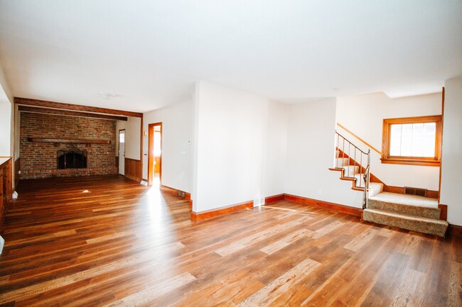 Building Photo - 513 Hampton Ave