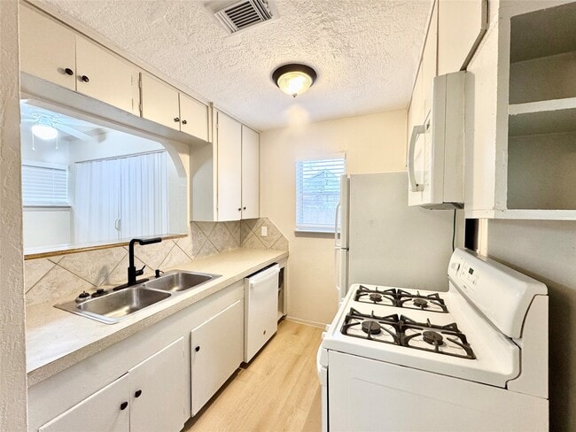 Building Photo - 1307 Willard St