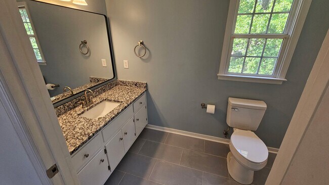 Foto del edificio - 8307 Ferdinand Ln