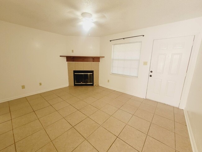 Building Photo - 5800 Japonica Ct