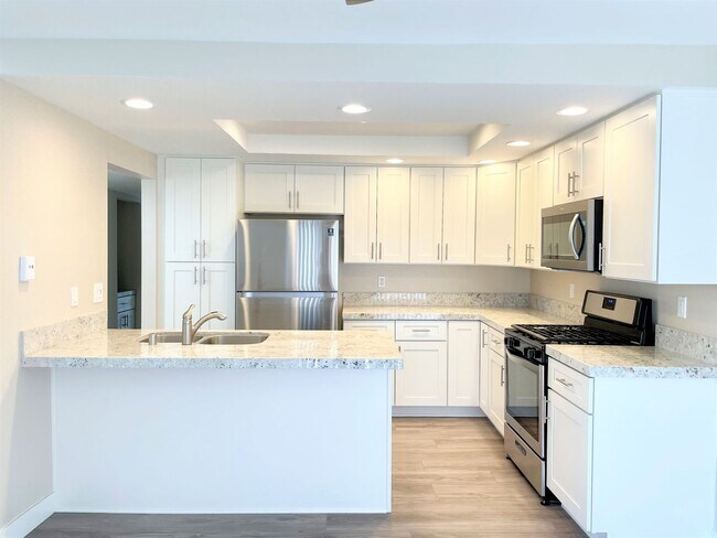 Foto del edificio - REMODELED Condo in Melrose Park!