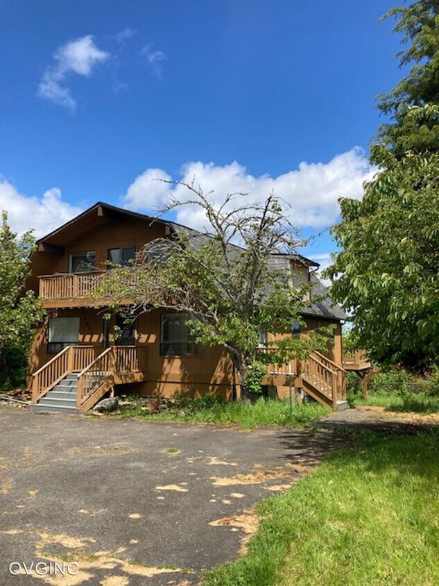 Primary Photo - 4 br, 3 bath House - 5400 CRESTVIEW LOOP NE