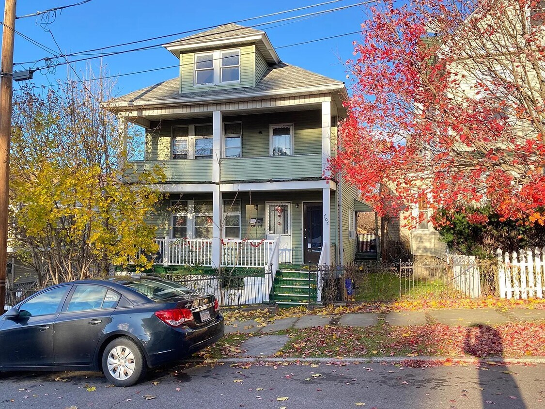 Primary Photo - 707 Willow St
