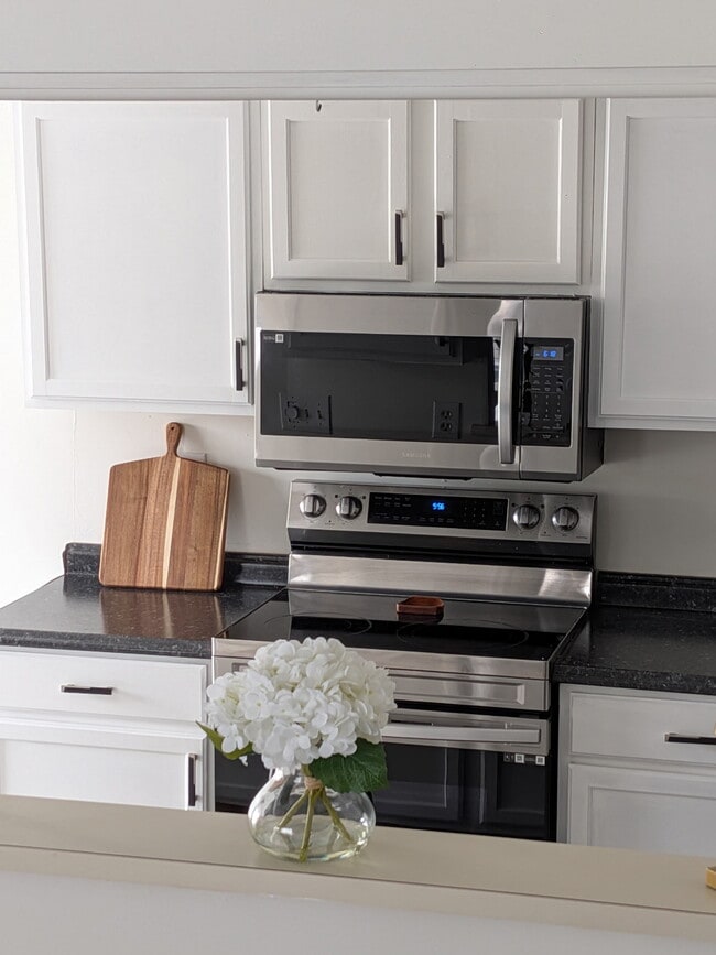 Photo - 2059 Foxknoll Dr Townhome