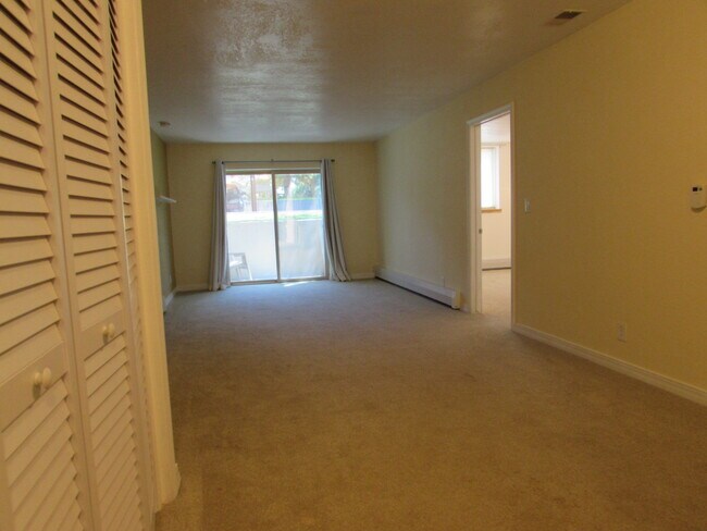 Foto del edificio - 3150 Lakeside Dr