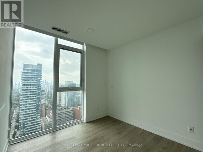 Photo du bâtiment - 200-P200 Redpath Ave