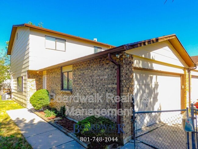 Foto del edificio - 8261 Ivy Dr