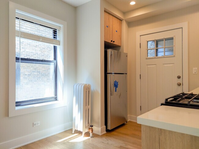 Foto del edificio - 4606 N Winchester Ave