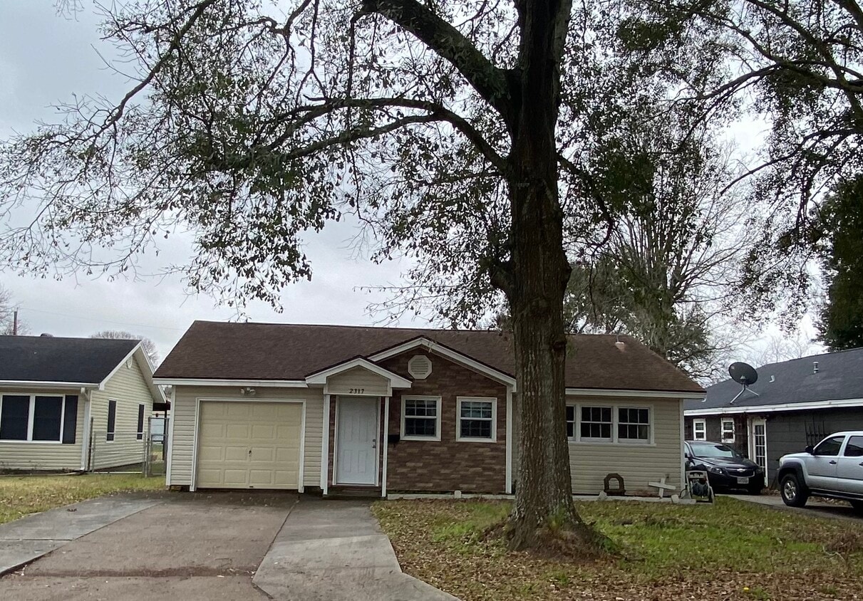 2317 2nd St, Port Neches, TX 77651 House Rental in Port Neches, TX