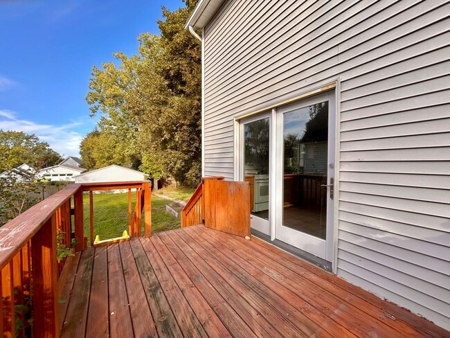 Building Photo - Spacious 4-Bedroom Home Near College Hill ...