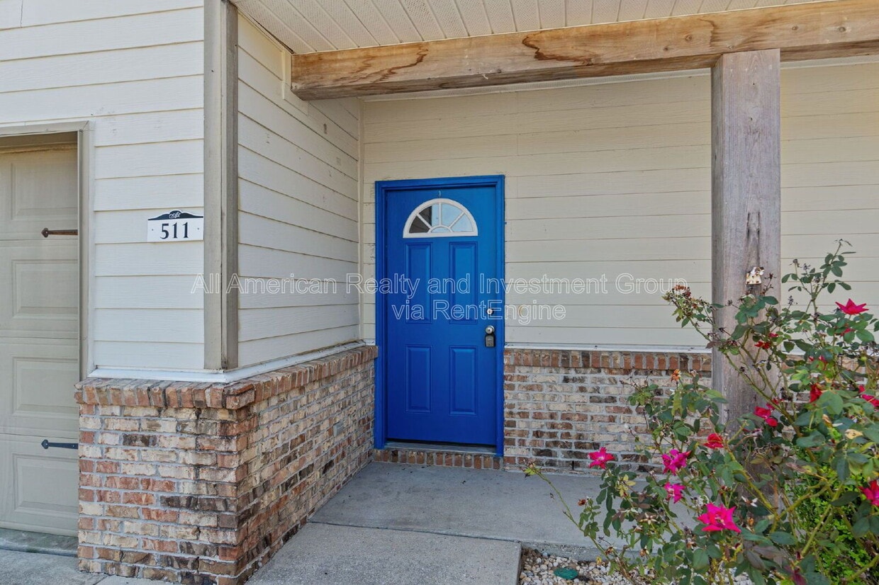 Foto principal - 511 Arbor Lake Dr