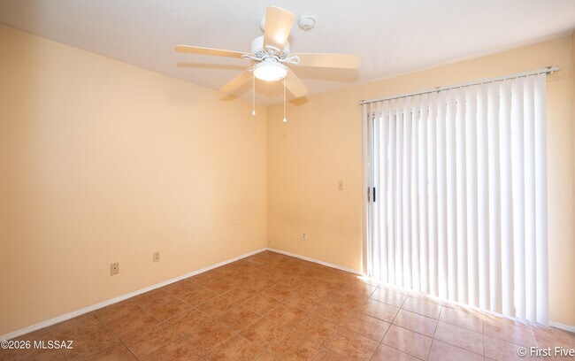 Building Photo - 1810 E Blacklidge Dr