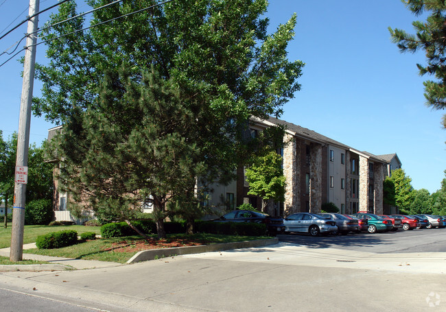 Building Photo - Fox Run Apartments