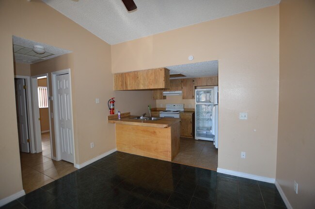 Foto del edificio - 7947 Pinehurst Dr