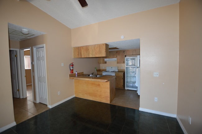Building Photo - 7947 Pinehurst Dr